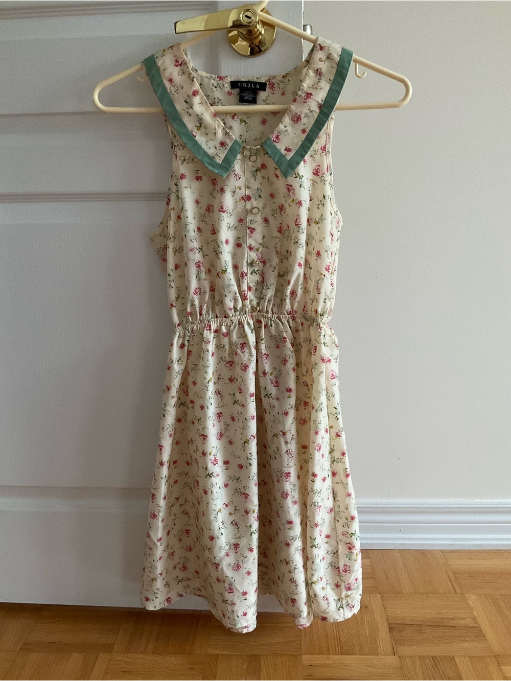 Cream Floral Sleeveless Dress with Green-Trim Collar - XS